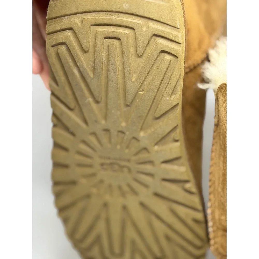 UGG Bailey Button Boots Chestnut Suede Shearling Winter Girls Shoes‎ Size 4 Kids